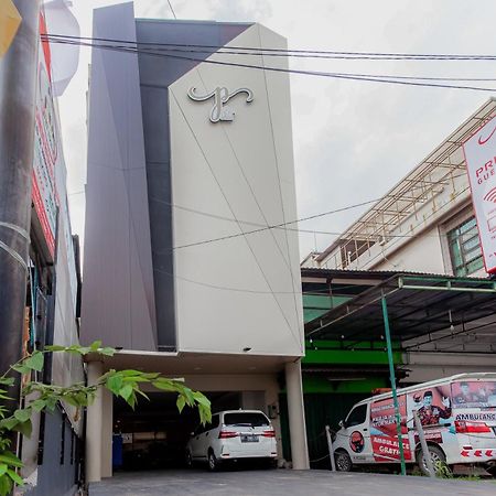 Urbanview Hotel Priority Samarinda By Reddoorz Exterior foto
